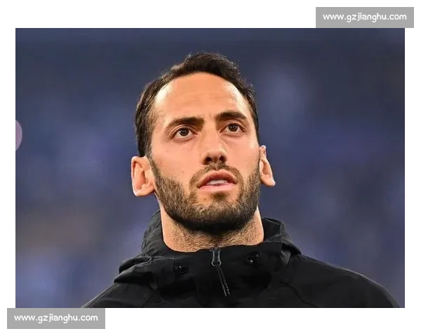 土媒：加拉塔萨雷暂停恰尔汗奥卢谈判，转攻曼城中场 B 席